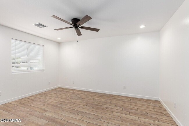 Building Photo - 511 S 98th Way