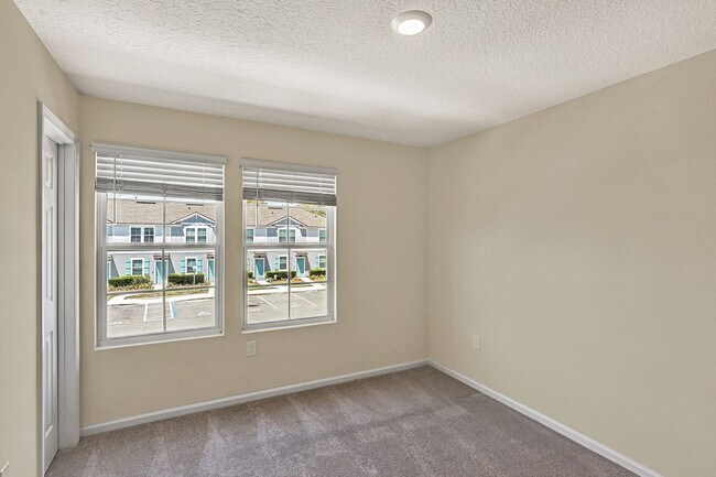 Building Photo - 2 bedroom/ 2.5 bathroom townhome in St Augustine!