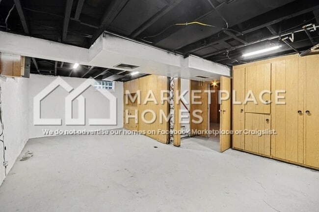 Building Photo - 15866 Mansfield St