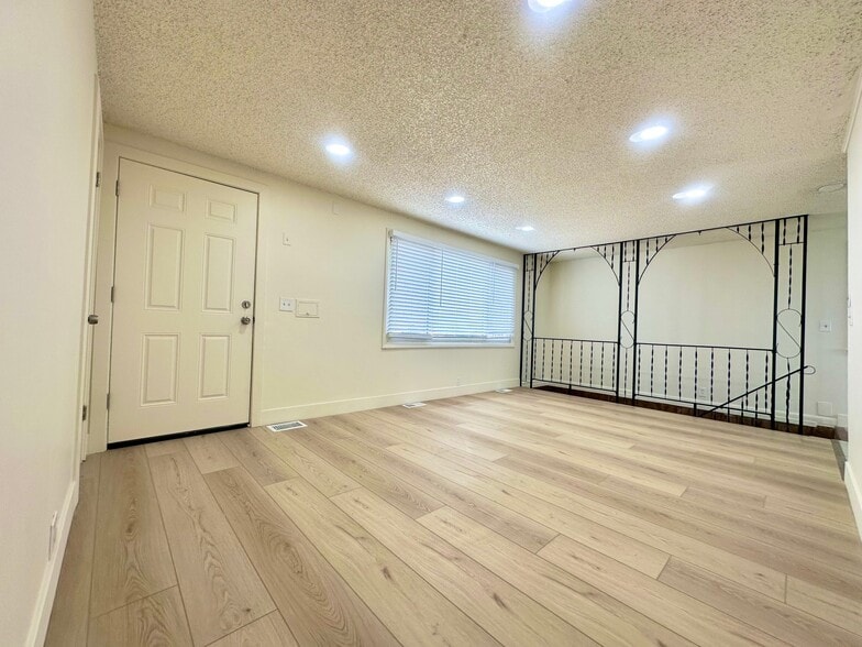Building Photo - 1446 S Vrain Way