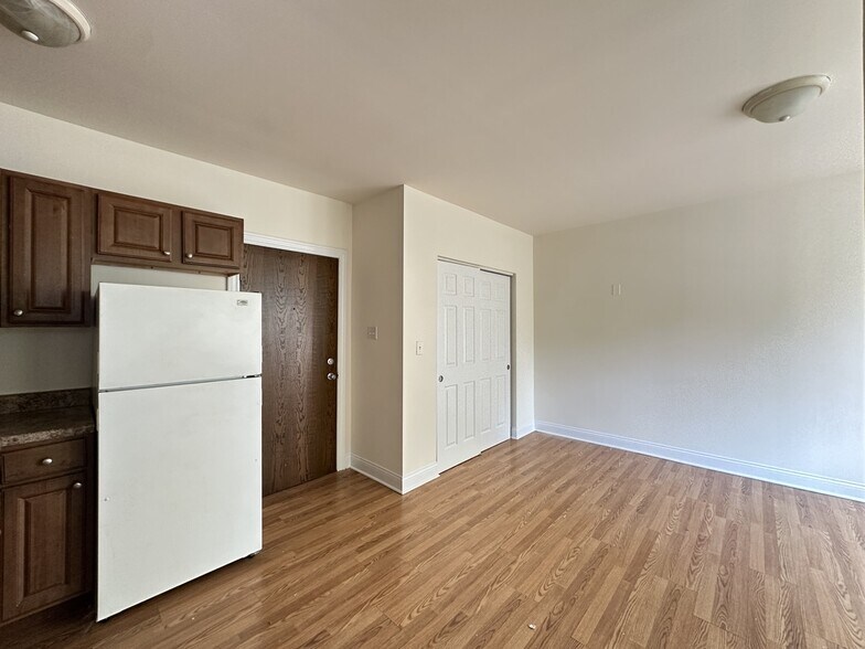 Building Photo - 2600 N Kimball Ave