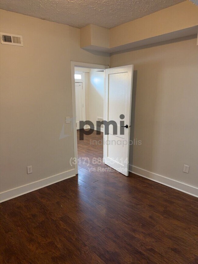 Building Photo - 1 W 28th St