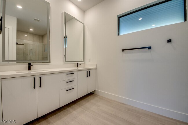 Building Photo - 1531 NW 40th Pl