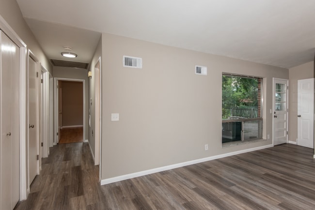 Building Photo - 1014 Romine Dr