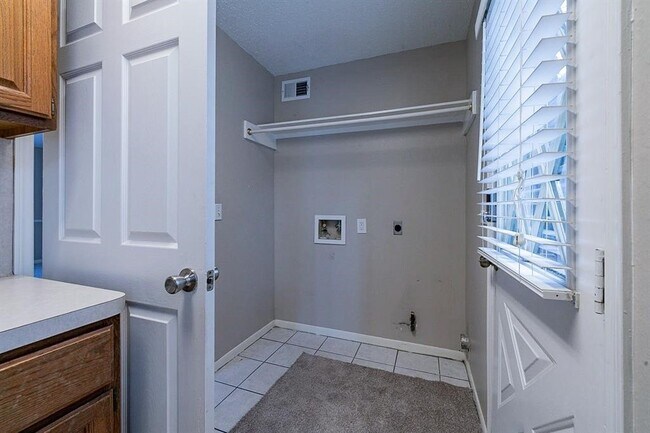 Building Photo - 75 Breezy Point Pl