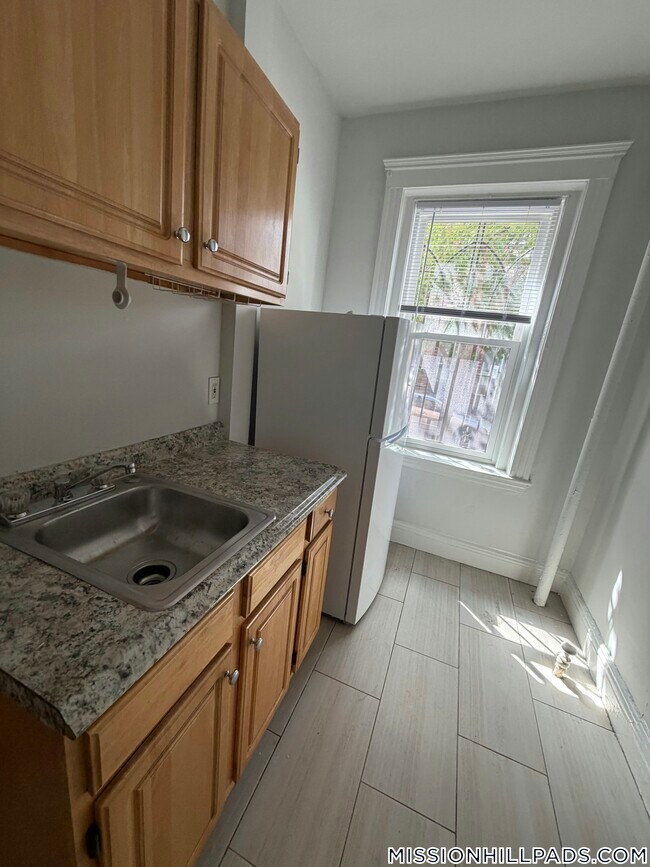 Building Photo - 49 Worthington St
