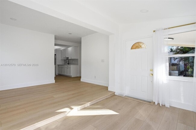 Building Photo - 461 Plover Ave