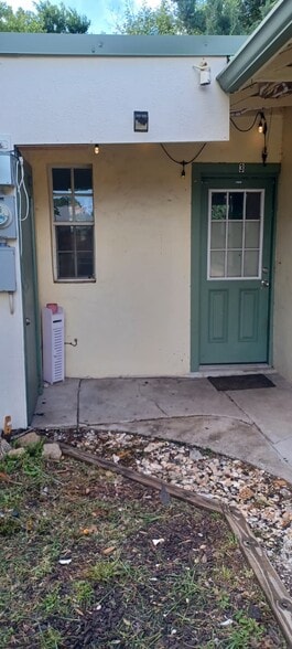 Building Photo - 404 N Ridgewood Ave