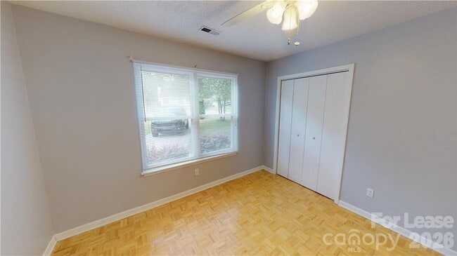 Building Photo - 13906 Glendevon Ct