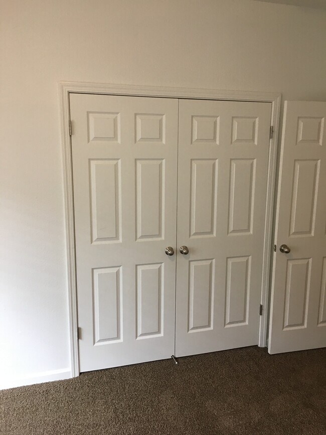 Building Photo - *Move in Special*