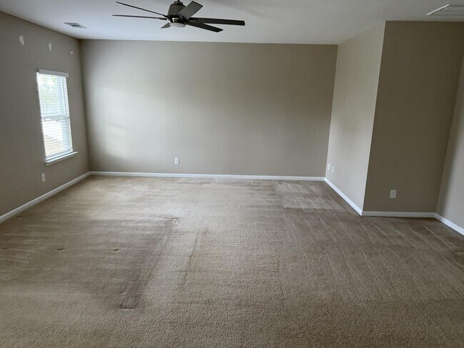 Building Photo - 371 Livingston Dr