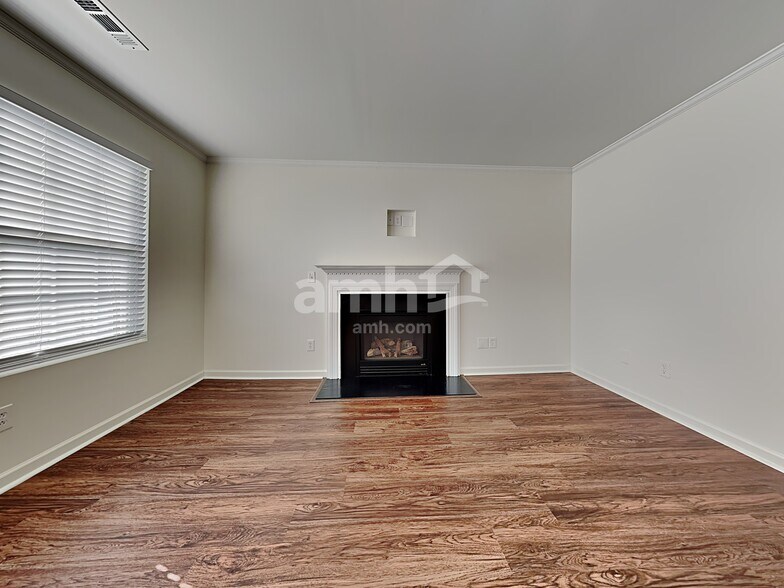 Building Photo - 1825 Beeson Park Ln