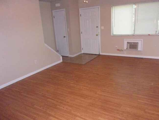 Building Photo - 471 Brentwood Dr