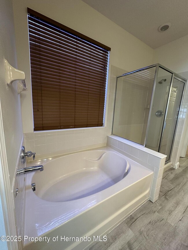 Building Photo - 14227 Wake Robin Dr