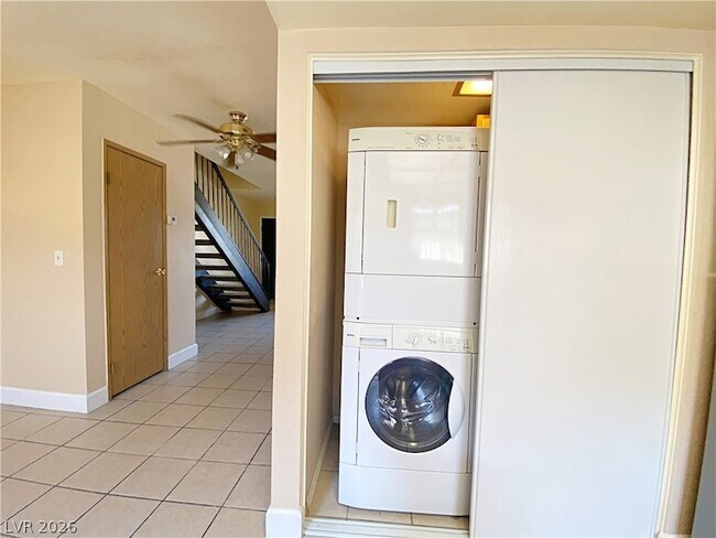 Building Photo - 894 Rhinegold Way