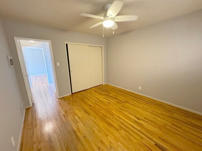 bedroom 2 - 556 Kings N Rd