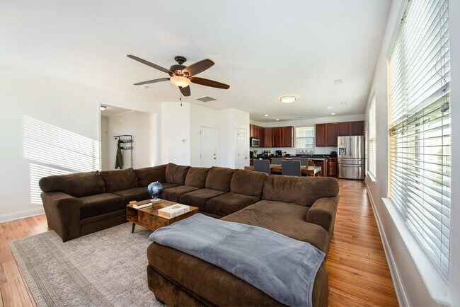 Building Photo - 520 Crossland Dr