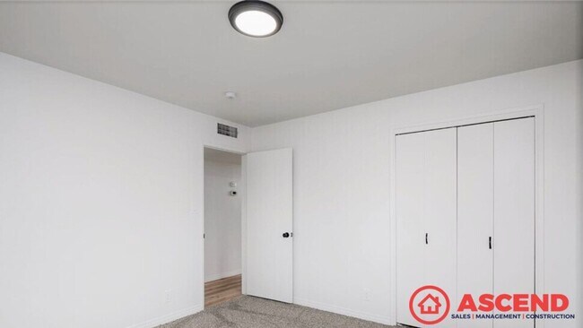 Building Photo - Beautiful home in North Bakersfield! *POOL*