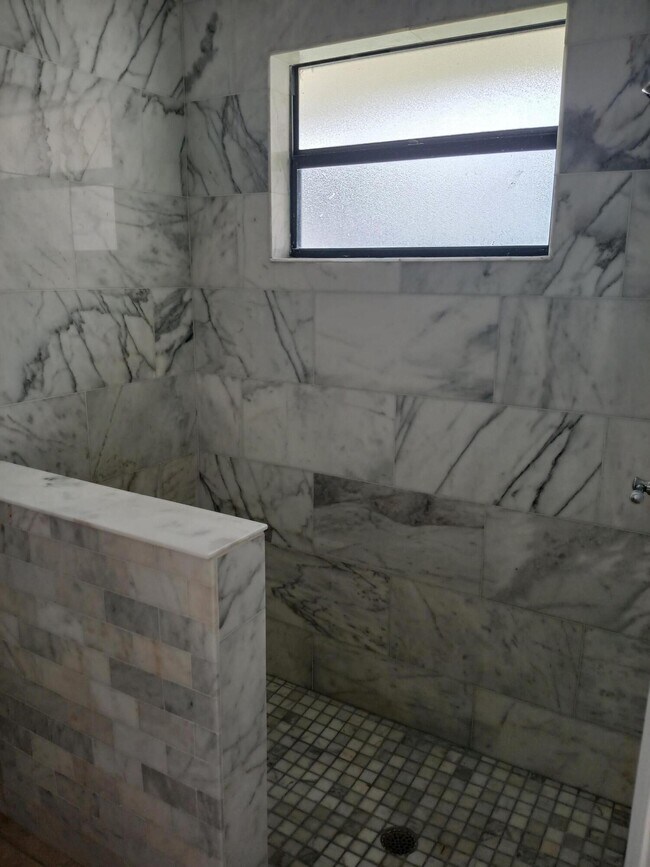 Building Photo - 1103 Summerwinds Ln