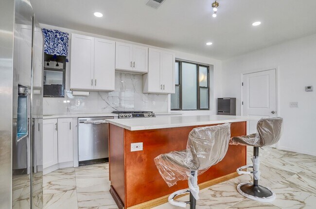 Building Photo - 9017 Riverside Pl