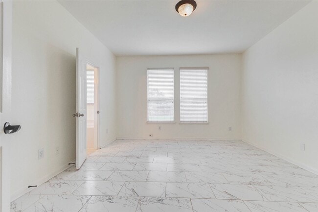 Building Photo - 7434 Jacobs Well Dr