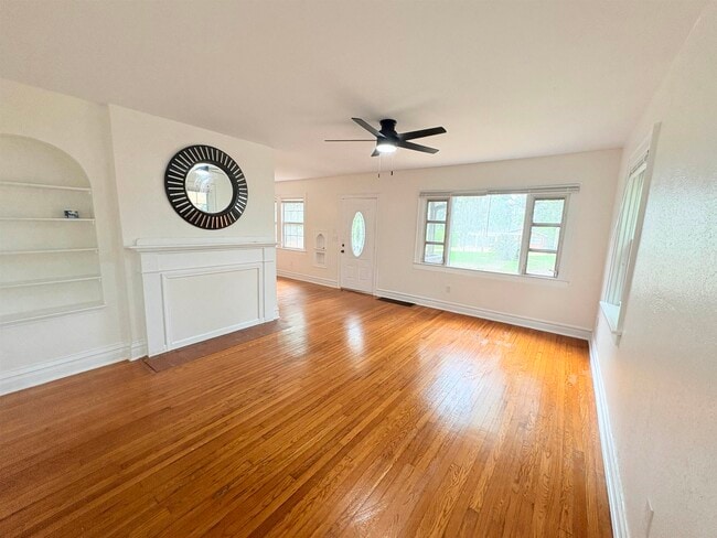 Building Photo - 212 Barbourville Dr