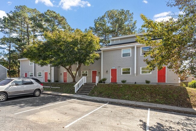 Building Photo - Beautifully Renovated Townhouse Near Downtown Clayton