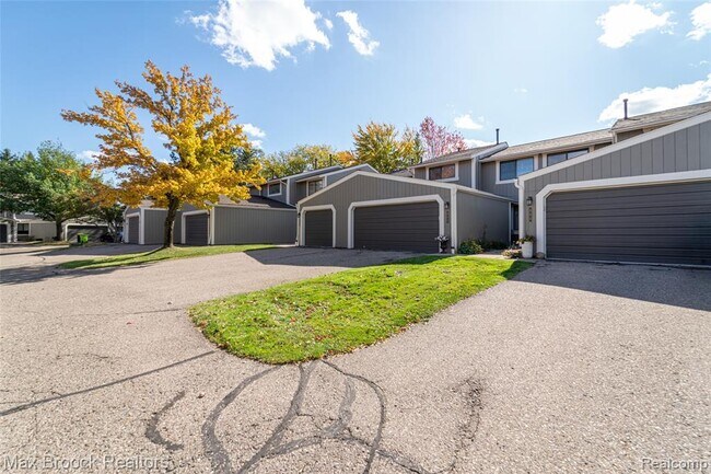 Building Photo - 862 Yorktown Ct