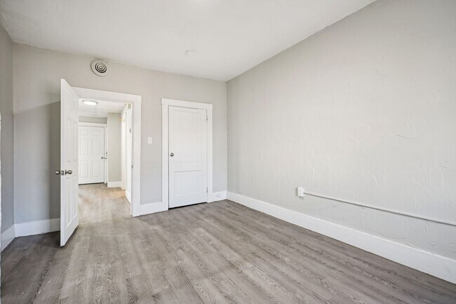 Building Photo - 71 Almont St