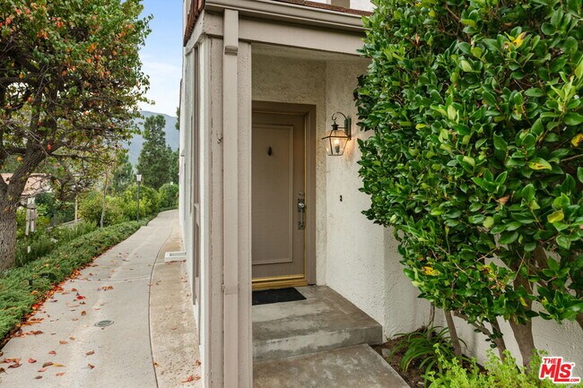 Building Photo - 17114 Palisades Cir