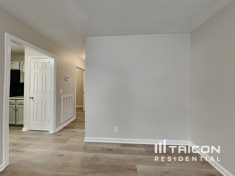 Building Photo - 3101 Chateau Valley Dr
