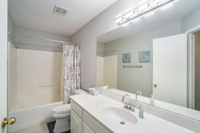 Building Photo - Beautifully Crafted 3-2-2 in Fort Worth!