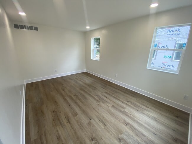 Building Photo - 2016 Towner Ave SW