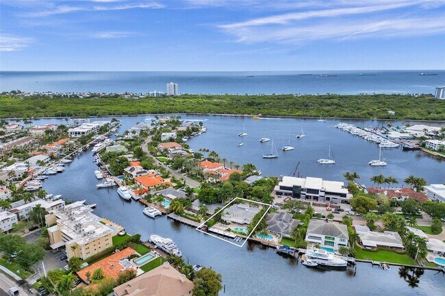 Building Photo - 1247 Seminole Dr