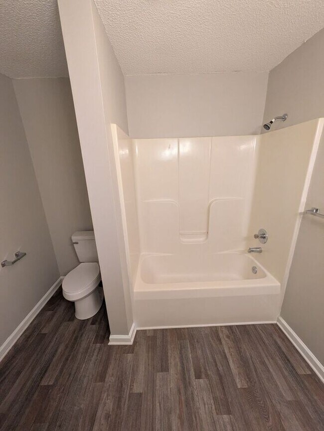 Building Photo - 2BD/1BA Unit at The Squires in Newton, NC