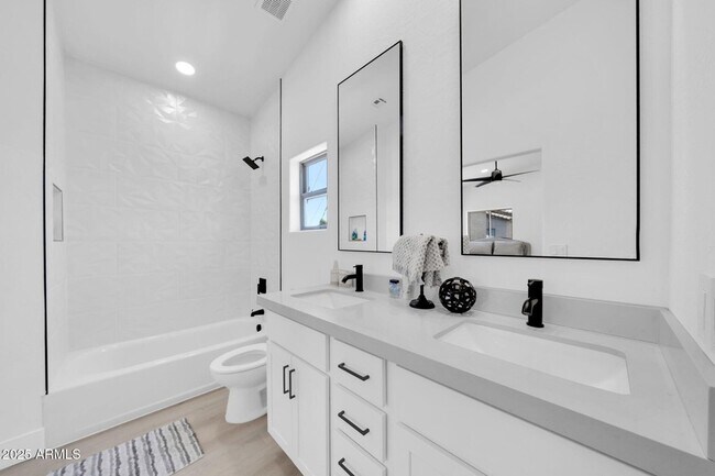 Building Photo - 3034 N 39th St