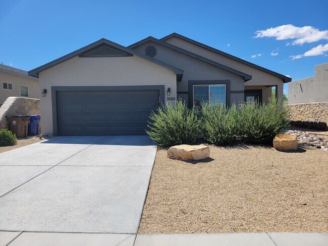 Primary Photo - Beautiful 3 bedroom/2 Bath Home!