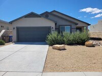 Building Photo - Beautiful 3 bedroom/2 Bath Home!