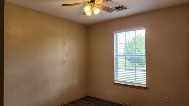 Building Photo - 6840 NW Willow Springs Dr