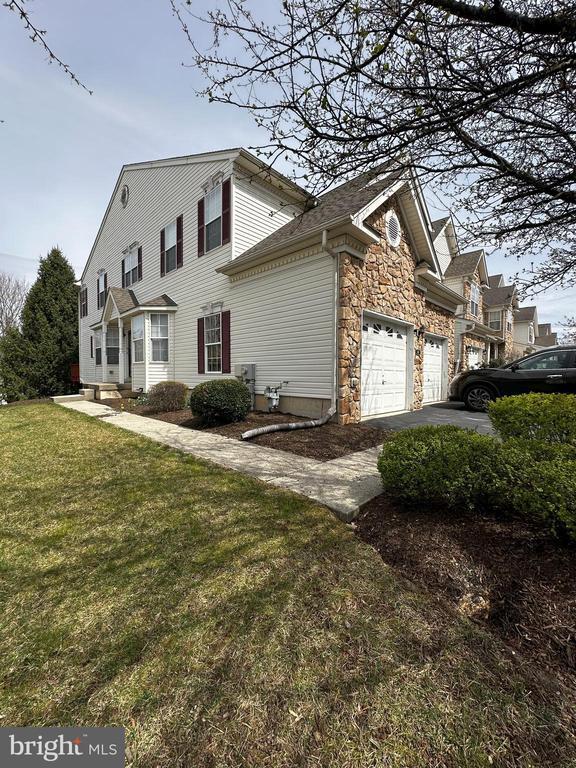 Building Photo - 147 Fringetree Dr