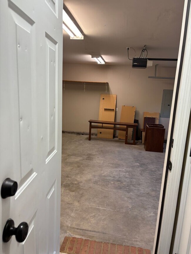 Building Photo - Knoxville 37923 - 3 bedroom, 2.5 bath home...