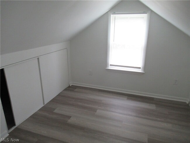 Building Photo - 86 Cowles Ave