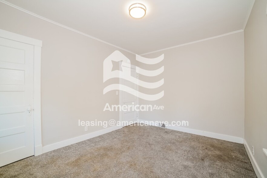 Building Photo - 908 E McClure Ave