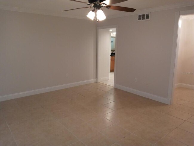 Building Photo - 536 Orange Dr