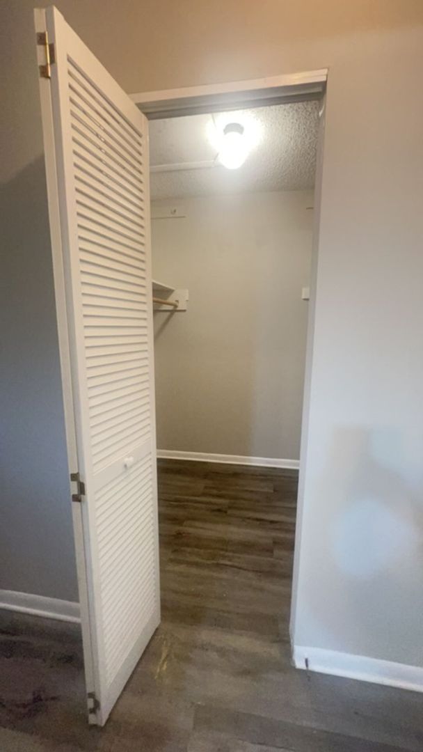 Building Photo - 2 Bedroom, 2 bathroom condo For Rent in Town N Country!