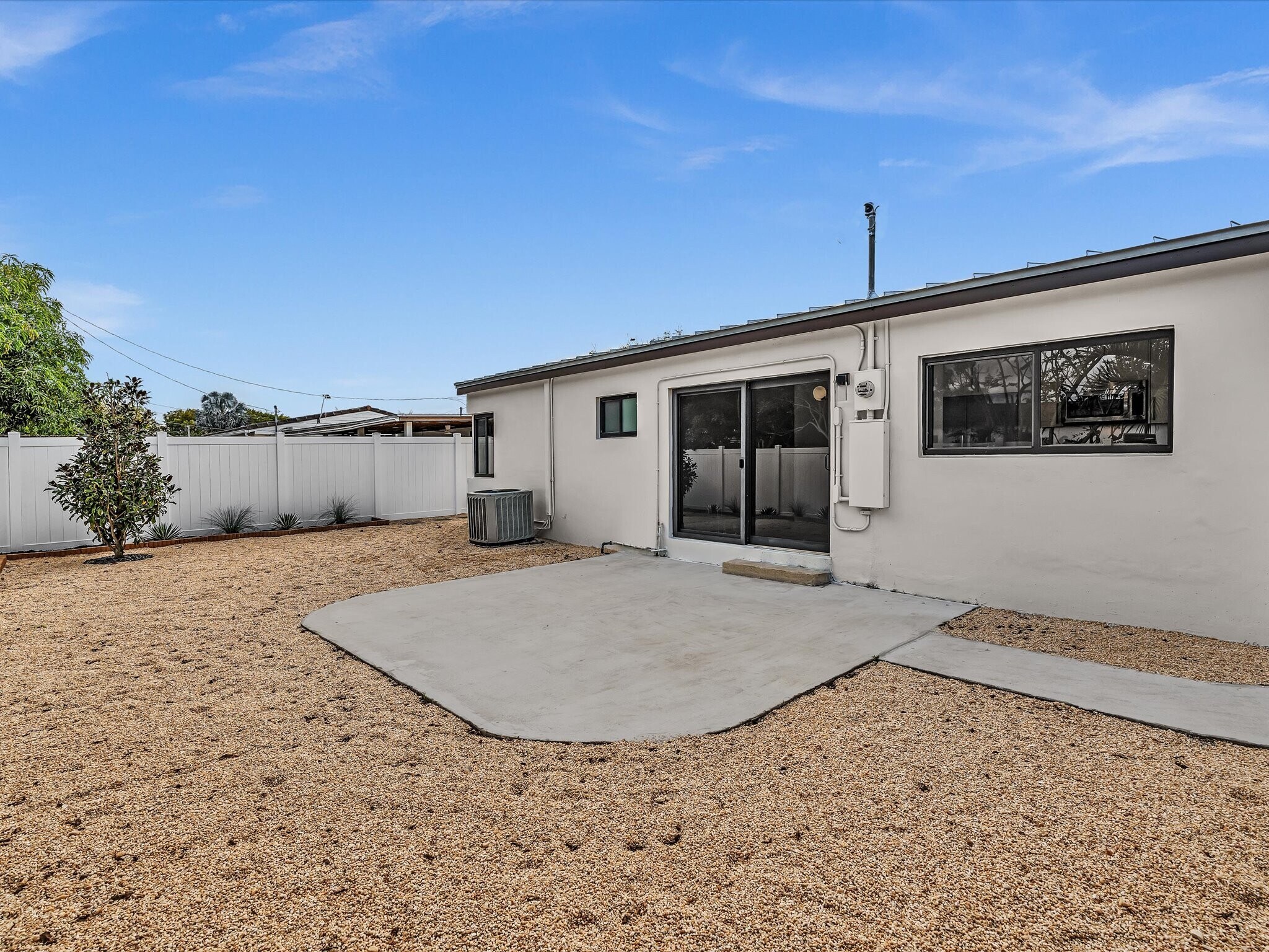 HUGE patio - 5408 NE 3rd Ter