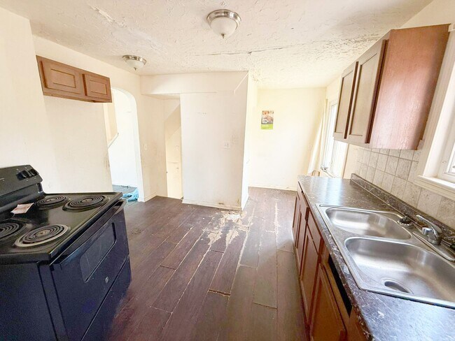 Building Photo - 3 BED 2 BATH BEAUTIFUL SINGLE FAMILY HOME