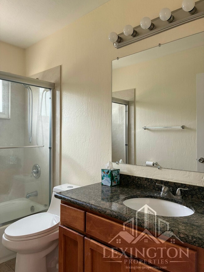 Building Photo - Wonderful, 3BD/2BA, Home off Bell St. and ...