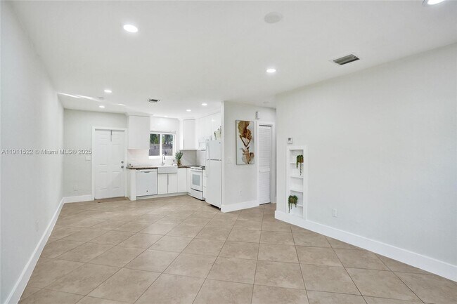 Building Photo - 3033 NE 20th Terrace