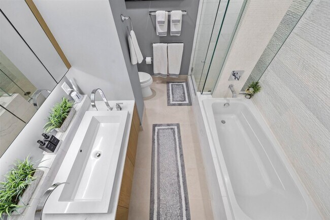 Building Photo - 77 Hudson St